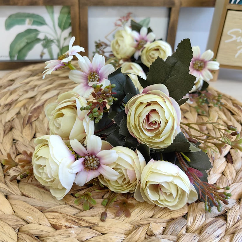 Искусственные цветы в Бугуруслане | Цветы искусственные «Камелии с мелкоцветом», сиренево-молочные, букет