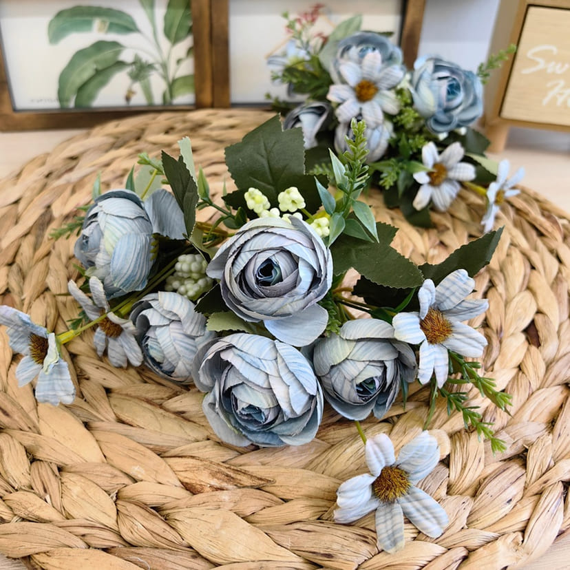 Искусственные цветы в Бугуруслане | Цветы искусственные «Камелии с мелкоцветом», голубые, букет